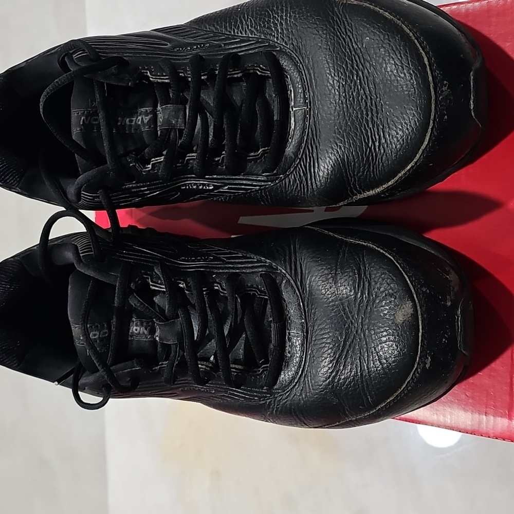 Brooks Mens 10.5 4E Walking Shoe Used